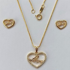 CONJUNTO FOLHEADO A OURO - BANHADO COM 5 MILÉSIMOS + VERNIZ DIAMOND -CONJUNTO COM CORRENTE VENEZIANA 45CM E PINGENTE CORAÇÃO VAZADO CRAVEJADO EM MICROS ZIRCÔNIAS 11X14MM - FECHO REDONDO - (OURO189) OUCJ000038