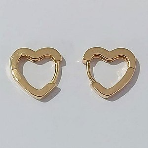 BRINCO FOLHEADO A OURO - BANHADO COM 5 MILÉSIMOS + VERNIZ DIAMOND - BRINCO ARGOLA FORMATO CORAÇÃO COM 1 FILEIRA DE MICRO ZIRCÔNIAS 13MM (OURO202) OUBR000178