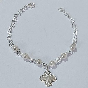 PULSEIRA FOLHEADA A PRATA COM 50 MILÉSIMOS + VERNIZ DIAMOND - PULSEIRA 19CM COM PÉROLAS E PINGENTE TREVO - FECHO LAGOSTA PRPS001022