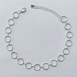 PULSEIRA FOLHEADA A PRATA COM 50 MILÉSIMOS + VERNIZ DIAMOND - PULSEIRA CÍRCULOS VAZADOS - TAMANHO: 18CM - FECHO LAGOSTA PRPS001025