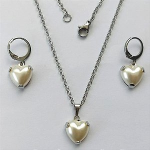 CONJUNTO EM AÇO INOXIDÁVEL - (AÇO03) CONJUNTO COM CORRENTE 50CM E BRINCOS ARGOLINHA DE PRESSÃO (TRANQUETA) COM PINGENTES CORAÇÕES EM PÉROLA 12MM - FECHO LAGOSTA - COMPOSIÇÃO: AÇO INOXIDÁVEL / RESINA - (AÇO1356)ACCJ000033