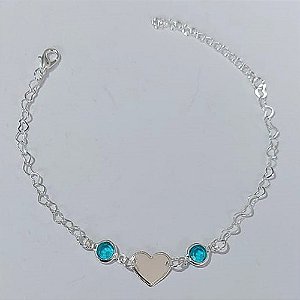 PULSEIRA FOLHEADA A PRATA COM 50 MILÉSIMOS + VERNIZ DIAMOND - PULSEIRA CORAÇÃO LISO COM PEDRAS CRISTAIS AZUÍS - TAMANHO: 16CM + EXTENSOR - FECHO LAGOSTA PRPS001043