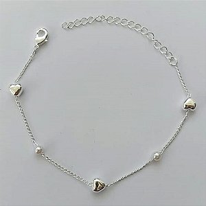 PULSEIRA FOLHEADA A PRATA COM 50 MILÉSIMOS + VERNIZ DIAMOND - PULSEIRA COM CORAÇÕES E PÉROLAS - TAMANHO: 15CM + EXTENSOR E  FECHO LAGOSTA (PRA072)  PRPS001089