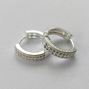 BRINCO FOLHEADA A PRATA COM 50 MILÉSIMOS + VERNIZ DIAMOND - BRINCO ARGOLA COM 2 FILEIRAS DE MICRO ZIRCÔNIAS 12MM PRBR001103