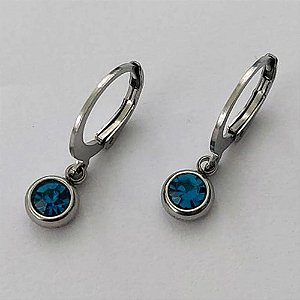 BRINCO EM AÇO INOXIDÁVEL - BRINCO ARGOLA DE PRESSÃO COM PINGENTE SOLITÁRIO EM ZIRCÔNIA AZUL 6MM - COMPOSIÇÃO: AÇO INOXIDÁVEL - (AÇO1597) ACBR000212