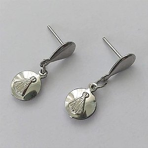 BRINCO EM AÇO INOXIDÁVEL(E1384) - BRINCO DE PINO  COM PINGENTE NOSSA SENHORA APARECIDA 7MM - COMPOSIÇÃO: AÇO INOXIDÁVEL - (AÇO1605)ACBR000224