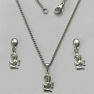 CONJUNTO EM AÇO INOXIDÁVEL - GARGANTILHA 40CM E BRINCO DE PINO COM PINGENTE ANJINHO 7MM - COMPOSIÇÃO: AÇO INOXIDÁVEL - (AÇO1615) ACCJ000037
