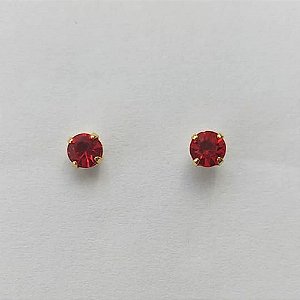 BRINCO FOLHEADO A OURO - BANHADO COM 5 MILÉSIMOS + VERNIZ DIAMOND -  BRINCO DE PINO STRASS VERMELHO 3MM - (OURO257) OUBR000214