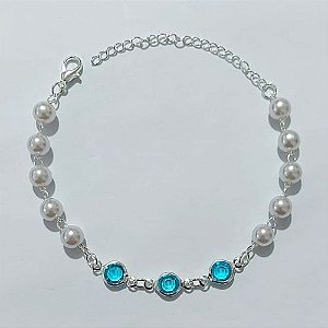PULSEIRA FOLHEADA A PRATA COM 50 MILÉSIMOS + VERNIZ DIAMOND - PULSEIRA COM PEDRA CRISTAIS AZUÍS E PÉROLAS  - TAMANHO: 14CM + EXTENSOR E  FECHO LAGOSTA PRPS001110