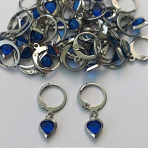 BRINCO EM AÇO INOXIDÁVEL - BRINCOS ARGOLAS DE PRESSÃO COM PINGENTE EM ZIRCÔNIA CORAÇÃO AZUL 7X8MM - COMPOSIÇÃO: AÇO INOXIDÁVEL - (AÇO1730) - ACBR000267