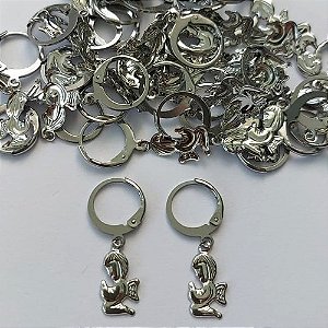BRINCO EM AÇO INOXIDÁVEL - BRINCOS ARGOLAS DE PRESSÃO COM PINGENTE ANJINHO 7MM - COMPOSIÇÃO: AÇO INOXIDÁVEL - (AÇO1749)- ACBR000281