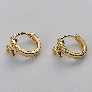 BRINCO FOLHEADO A OURO - BANHADO COM 5 MILÉSIMOS + VERNIZ DIAMOND - (BA798ZD) BRINCO ARGOLA DE PRESSÃO LACINHO 9MM (OURO124) OUBR000220