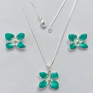 CONJUNTO FOLHEADO A PRATA COM 50 MILÉSIMOS + VERNIZ DIAMOND - CONJUNTO COM CORRENTE VENEZIANA 45CM -BRINCOS DE PINO E PINGENTES EM FLORES ESMALTADAS VERDE 16X19MM (PRA111) PRCJ000134