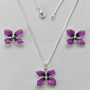 CONJUNTO FOLHEADO A PRATA COM 50 MILÉSIMOS + VERNIZ DIAMOND - CONJUNTO COM CORRENTE VENEZIANA 45CM - BRINCOS DE PINO E PINGENTES EM FLORES ESMALTADAS ROXAS COM PRETO 19X16MM - (PRA137)PRCJ000144