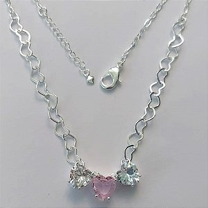 SHOCKER FOLHEADO A PRATA COM 50 MILÉSIMOS + VERNIZ DIAMOND - CORRENTE CORAÇÃO 40CM + EXTENSOR E FECHO LAGOSTA - PINGENTES EM ZIRCÔNIAS FORMATO CORAÇÃO CRISTAL E ROSA 9MM (PRA143) PRSH000178