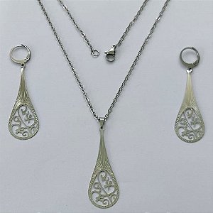 CONJUNTO EM AÇO INOXIDÁVEL - (AÇO13) GARGANTILHA COM CORRENTE 50CM E PINGENTE GOTA COM DETALHES VAZADOS 16X44MM - COMPOSIÇÃO: AÇO INOXIDÁVEL - (AÇO1791) ACCJ000081