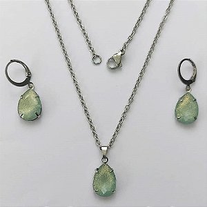 CONJUNTO EM AÇO INOXIDÁVEL - (AÇO03) GARGANTILHA COM CORRENTE 50CM E PINGENTE EM RESINA VERDE COM BRILHOS 3X7 - COMPOSIÇÃO: AÇO INOXIDÁVEL - (AÇO1799) ACCJ000084