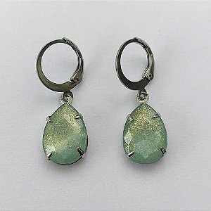 BRINCO EM AÇO INOXIDÁVEL - BRINCO ARGOLINHA DE PRESSÃO COM PINGENTE EM RESINA VERDE COM BRILHOS 3X7MM - COMPOSIÇÃO: AÇO INOXIDÁVEL - (AÇO1801) ACBR000318