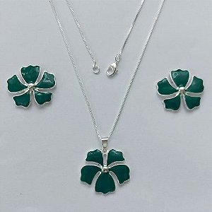 CONJUNTO FOLHEADO A PRATA COM 50 MILÉSIMOS + VERNIZ DIAMOND - CONJUNTO COM CORRENTE VENEZIANA 45CM - BRINCOS DE PINO E PINGENTES EM FLORES ESMALTADAS VERDES 24X22MM - (PRA164) PRCJ000157