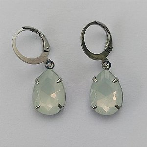 BRINCO EM AÇO INOXIDÁVEL - BRINCO ARGOLINHA DE PRESSÃO COM PINGENTE EM RESINA BRANCA 3X7MM - COMPOSIÇÃO: AÇO INOXIDÁVEL - (AÇO1811)ACBR000323