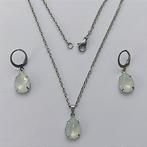 CONJUNTO EM AÇO INOXIDÁVEL - (AÇO03) GARGANTILHA COM CORRENTE 50CM E PINGENTE EM RESINA BRANCA 3X7MM - COMPOSIÇÃO: AÇO INOXIDÁVEL - (AÇO1813) ACCJ000088