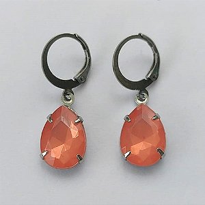 BRINCO EM AÇO INOXIDÁVEL - BRINCO ARGOLINHA DE PRESSÃO COM PINGENTE EM RESINA SALMÃO 3X7MM - COMPOSIÇÃO: AÇO INOXIDÁVEL - (AÇO1819) ACBR000325