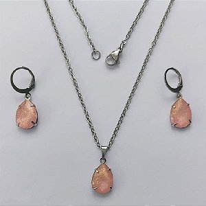 CONJUNTO EM AÇO INOXIDÁVEL - (AÇO03) GARGANTILHA COM CORRENTE 50CM E PINGENTE EM RESINA SALMÃO COM BRILHOS 3X7MM - COMPOSIÇÃO: AÇO INOXIDÁVEL - (AÇO1839) ACCJ000094 ACCJ000094