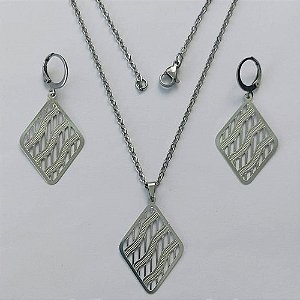 CONJUNTO EM AÇO INOXIDÁVEL - (AÇO03) GARGANTILHA COM CORRENTE 50CM E PINGENTE VAZADOS 25X15MM E BRINCO ARGOLA DE PRESSÃO COM PINGENTE VAZADOS - COMPOSIÇÃO: AÇO INOXIDÁVEL - (AÇO1841) ACCJ000096