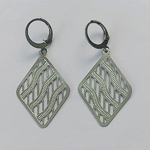 BRINCO EM AÇO INOXIDÁVEL - BRINCO ARGOLINHA DE PRESSÃO COM PINGENTE VAZADOS 25X15MM - COMPOSIÇÃO: AÇO INOXIDÁVEL - (AÇO1843) ACBR000329