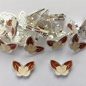 BRINCO FOLHEADO A PRATA COM 50 MILÉSIMOS + VERNIZ DIAMOND - BRINCO DE PINO BORBOLETA MARROM COM BRANCA 8MM (PRA211)PRBR001120