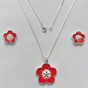 CONJUNTO FOLHEADO A PRATA COM 50 MILÉSIMOS + VERNIZ DIAMOND - CONJUNTO COM CORRENTE VENEZIANA 45CM - BRINCOS DE PINO FLOR ESMALTADA 15MM E PINGENTE EM FLOR ESMALTADA VERMELHA / BRANCA 22MM - (PRA243) PRCJ000174