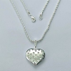 GARGANTILHA FOLHEADA A PRATA COM 50 MILÉSIMOS + VERNIZ DIAMOND - GARGANTILHA CORRENTE CORDÃO BAIANO 60CM PINGENTE CORAÇÃO DUPLO COM DETALHES VAZADOS 26MM E FECHO LAGOSTA - (PRA258) PRGG001421