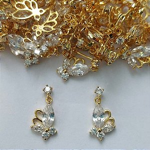 BRINCO FOLHEADO A OURO - BANHADO COM 5 MILÉSIMOS + VERNIZ DIAMOND - BRINCO DE PINO COM FLOR COM PEDRAS EM ZIRCÔNIAS 17MM - (OURO283) OUBR000222