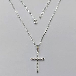 GARGANTILHA FOLHEADA A PRATA COM 50 MILÉSIMOS + VERNIZ DIAMOND - GARGANTILHA CORRENTE CADEADO 40CM PINGENTE CRUCIFIXO DESENHADO 15X24MM - FECHO LAGOSTA + EXTENSOR (PRA291) PRGG001427