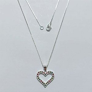 GARGANTILHA FOLHEADA A PRATA COM 50 MILÉSIMOS + VERNIZ DIAMOND - GARGANTILHA CORRENTE 45CM PINGENTE CORAÇÃO CRAVEJADO EM MICROS ZIRCÔNIAS COLORIDAS 19MM - FECHO LAGOSTA - PRGG001429
