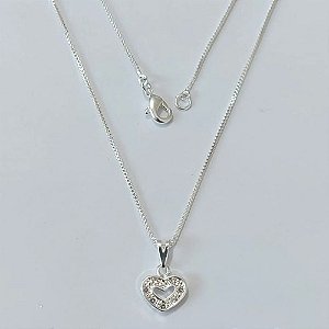 GARGANTILHA FOLHEADA A PRATA COM 50 MILÉSIMOS + VERNIZ DIAMOND - GARGANTILHA CORRENTE 45CM PINGENTE CORAÇÃO CRAVEJADO EM MICROS ZIRCÔNIAS 10MM - FECHO LAGOSTA - PRGG001429