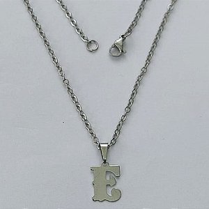 GARGANTILHA EM AÇO INOXIDÁVEL - (AÇO03) GARGANTILHA COM CORRENTE 50CM E PINGENTE LETRA E 9MM - COMPOSIÇÃO: AÇO INOXIDÁVEL - (AÇO1928) ACGG000377