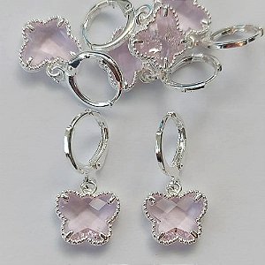 BRINCO FOLHEADO A PRATA COM 50 MILÉSIMOS + VERNIZ DIAMOND - BRINCO ARGOLINHA DE PRESSÃO (TRANQUETA) TIPO VAN CLEEF BORBOLETA ROSA VIDRO 10MM (PRA382)(PAR) PRBR0001191