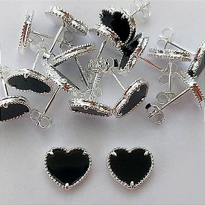 BRINCO FOLHEADO A PRATA COM 50 MILÉSIMOS + VERNIZ DIAMOND - BRINCO DE PINO CORAÇÃO PRETO RESINA 10MM (PRA383) PRBR0001192