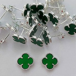 BRINCO FOLHEADO A PRATA COM 50 MILÉSIMOS + VERNIZ DIAMOND - BRINCO DE PINO TREVO VERDE RESINA 10MM (PRA385) PRBR0001194