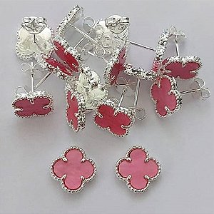 BRINCO FOLHEADO A PRATA COM 50 MILÉSIMOS + VERNIZ DIAMOND - BRINCO DE PINO TREVO ROSA RESINA 10MM (PRA386) PRBR0001195