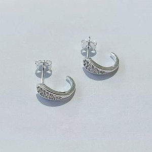 BRINCO FOLHEADA A PRATA COM 50 MILÉSIMOS + VERNIZ DIAMOND - BRINCO DE ARGOLA COM 1 FILEIRA DE MICRO ZIRCÔNIAS 10MM PRBR001208