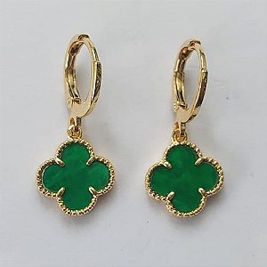 BRINCO FOLHEADO A OURO - BANHADO COM 5 MILÉSIMOS + VERNIZ DIAMOND- BRINCO ARGOLA DE PRESSÃO TREVO VERDE 10MM - (OURO302) OUBR000227
