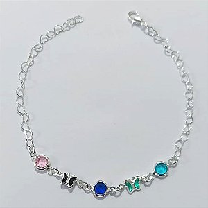 PULSEIRA FOLHEADA A PRATA COM 50 MILÉSIMOS + VERNIZ DIAMOND - PULSEIRA CORRENTE CORAÇÃO COM PEDRAS CRISTAIS COLORIDAS E BORBOLETAS DE VIDRO - TAMANHO: 19CM E FECHO LAGOSTA PRPS001162