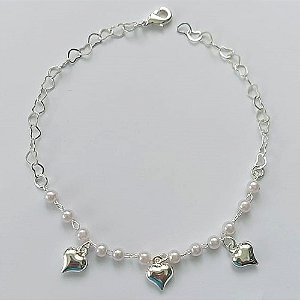 PULSEIRA FOLHEADA A PRATA COM 50 MILÉSIMOS + VERNIZ DIAMOND - PULSEIRA CORRENTE CORAÇÃO COM PÉROLAS E CORAÇÃO LISO - TAMANHO: 19CM E  FECHO LAGOSTA (PRA483) PRPS001166