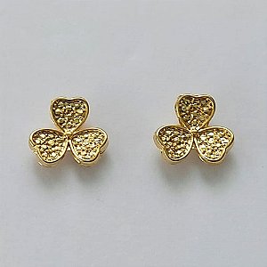 BRINCO FOLHEADO A OURO - BANHADO COM 5 MILÉSIMOS + VERNIZ DIAMOND -  BRINCO DE PINO FLOR 10MM - (OURO328) OUBR000243