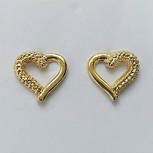 BRINCO FOLHEADO A OURO - BANHADO COM 5 MILÉSIMOS + VERNIZ DIAMOND -  BRINCO DE PINO CORAÇÃO 13MM - (OURO332)  OUBR000247