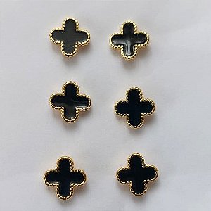 BRINCO FOLHEADO A OURO - BANHADO COM 5 MILÉSIMOS + VERNIZ DIAMOND -   TRIO DE BRINCO DE PINO TREVO PRETO 6MM - (OURO334) OUBR000249