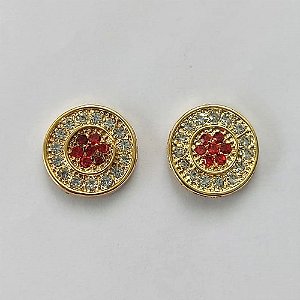 BRINCO FOLHEADO A OURO - BANHADO COM 5 MILÉSIMOS + VERNIZ DIAMOND - BRINCO DE PINO REDONDO COM MICRO ZIRCÔNIAS 13MM - (OURO338) OUBR000253