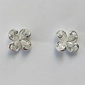 BRINCO FOLHEADA A PRATA COM 50 MILÉSIMOS + VERNIZ DIAMOND - BRINCO DE PINO FLOR COM ZIRCÔNIAS 10MM (PRA493) PRBR001238